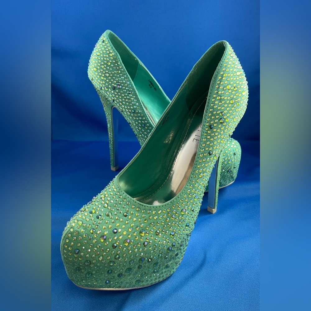 Colored diamond heels